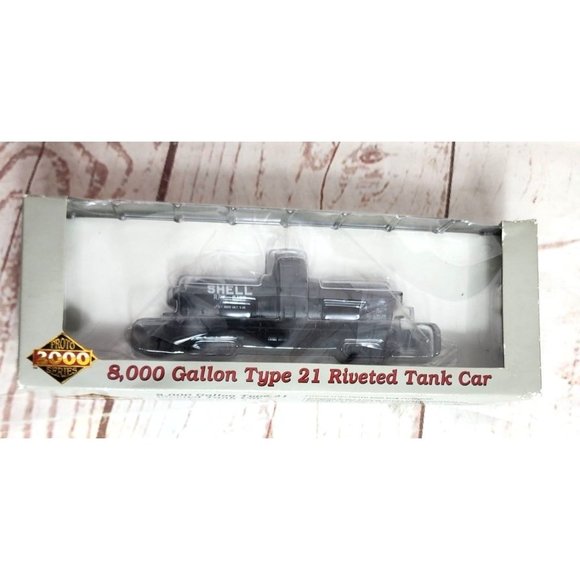 Life Like Trains Proto 2000 Series 8000 Gallon Riveted Tank Car Model Train - Picture 1 of 16